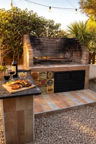 House with grill near the beach and the bullring - Image 2