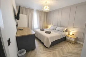 Modern 2BR Apartment Free Parking Sleeps 6 - Image 3