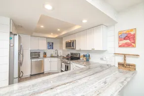 Salt & Sky-Oceanfront PH w/Roof Deck-Pool-King Bed - Image 5