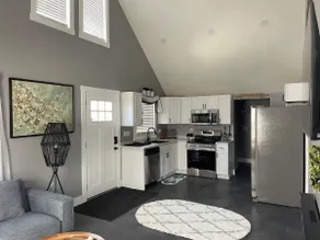 Cozy NEW home in Fulton! - Image 4
