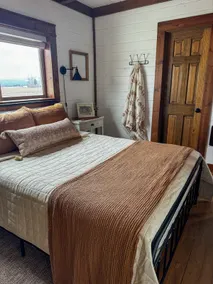 Creston Centennial #1 - King bed, loft w/stairs - Image 3
