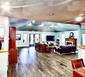 Elegant Retreat • 4 King Beds • 3 En-Suites • Pool Table - Image 2
