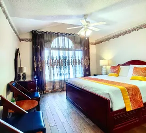Elegant Retreat • 4 King Beds • 3 En-Suites • Pool Table - Image 3