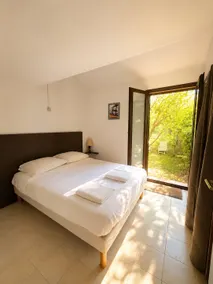 Villa with your feet in the water: swimming pool and sea - Image 4