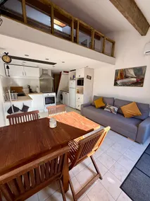 Villa with your feet in the water: swimming pool and sea - Image 2