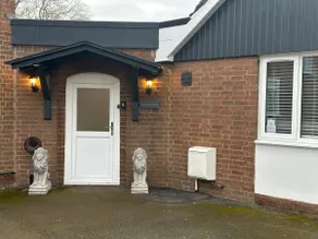 Modern, newly built 2 bedroom bungalow with free parking - Image 2