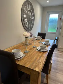 Modern, newly built 2 bedroom bungalow with free parking - Image 4