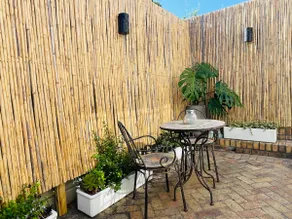 Central stay - secure parking, 5 min to mall/eats - Image 5