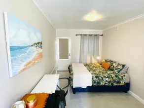 Central stay - secure parking, 5 min to mall/eats - Image 3