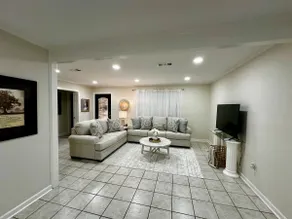 Gather & Relax: Updated Stay w/Fire Pit, Near LSU - Image 3