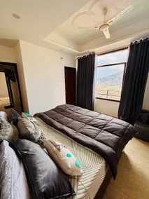 Chic Mountain Home|Peaceful Stay with Valley View - Image 4