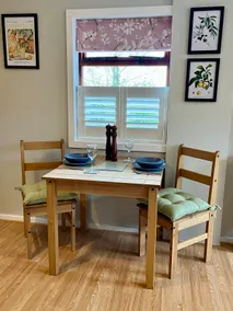 Relaxing Pine Lodge with Enclosed Private Garden - Image 3