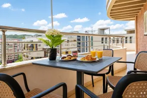 New 4BR Penthouse with Views Free Parking - Image 2