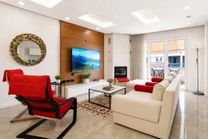 New 4BR Penthouse with Views Free Parking - Image 5