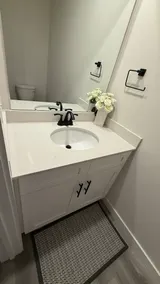 Modern Spacious Stay | Fast Wi-Fi + Workspace - Image 4