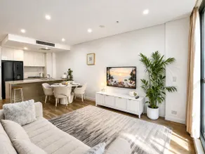 Stylish 2bd+ parking Train Airport City - Image 2
