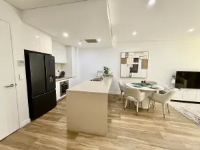 Modern 2BR in Mascot - Close to Airport & Train - Image 5