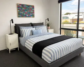 Seabreeze Retreat, 100m from the Beach - Image 4