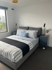 Seabreeze Retreat, 100m from the Beach - Image 2
