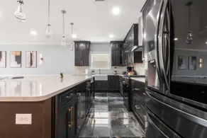 Luxury 4BR • Sleeps 12 • Family-Friendly • W/D - Image 4