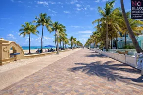 Hollywood Beach Escape | King Bed + Full Kitchen - Image 5