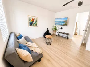 Hollywood Beach Escape | King Bed + Full Kitchen - Image 3