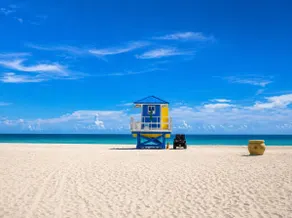 Hollywood Beach Escape | King Bed + Full Kitchen - Image 2