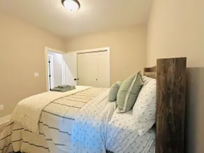 *New, Convenient, Spacious & Quiet Home* - Image 5