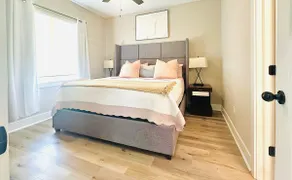 *New, Convenient, Spacious & Quiet Home* - Image 4