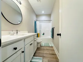 *New, Convenient, Spacious & Quiet Home* - Image 3