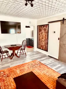 Cozy Loft Apartment - Image 2