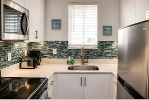 Sunny Beach Vibes 1BR + Essentials - Image 3