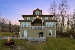 Spacious 8-Bedroom Retreat with 5 Living Rooms - Image 5