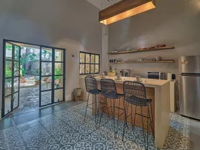 Colonial Charm, City Center, 2 BR- 10min walk to Cathedral, Pool, Private House - Image 4