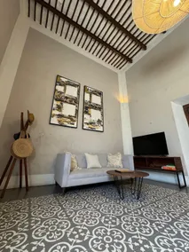 Colonial Charm, City Center, 2 BR- 10min walk to Cathedral, Pool, Private House - Image 5