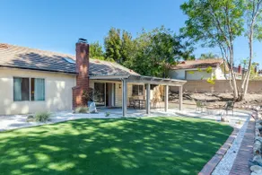 Artful & Cozy Family Home - Near Irvine & Laguna - Image 2