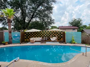 3 bed home pool in quiet neighborhood - Image 2