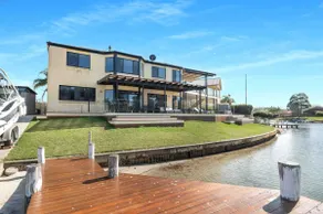 Riverside Manor - Image 3