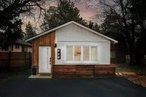 Hot Tub - Pet & Kid Friendly- Cozy Modern Design - Image 3