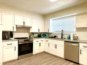Zephyr Comfort: 4BR home in the heart of Bethany - Image 2
