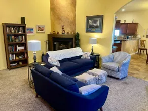Connie’s Cozy Abode - Image 4