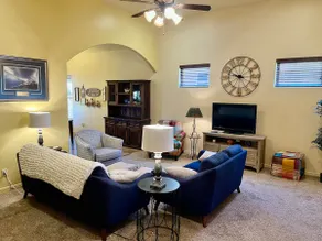 Connie’s Cozy Abode - Image 2