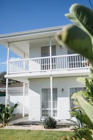 SōL & Sand Boutique Beach House - - Image 3