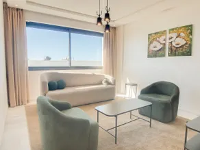 Chic property with pool and sea view - Image 4