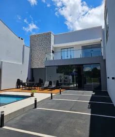 Rare Townhouse in the Land of the Falls - Image 2