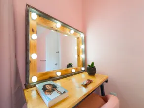 Chic Oasis | Luxury Stay in the Heart of Hamilton - Image 2