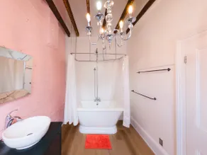 Chic Oasis | Luxury Stay in the Heart of Hamilton - Image 5