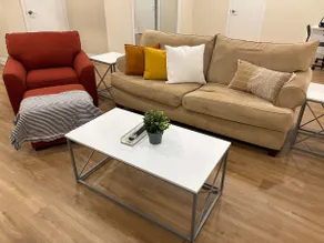 Modern and Spacious Guest Suite - Image 2