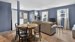 Charming and cozy, walk to town - Image 4