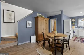 Charming and cozy, walk to town - Image 2